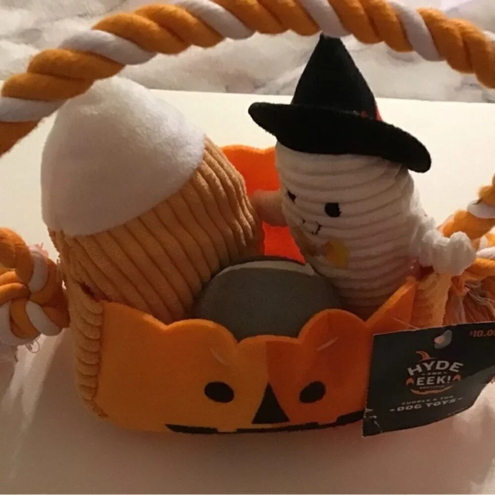 Halloween Pumpkin Dog Toy Set - 4ct - Hyde & EEK! BRAND NEW WITH TAGS.